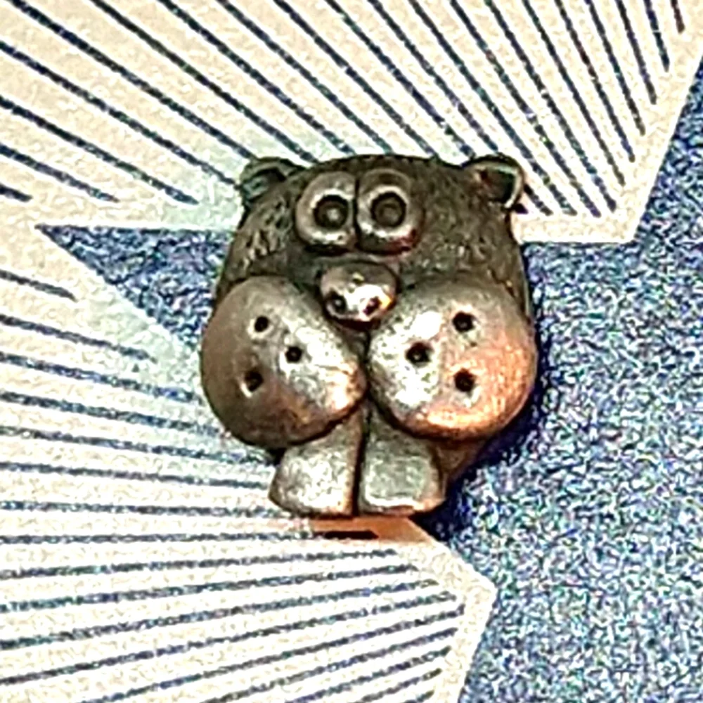 Chelsea pewter earrings beaver woodchuck critter figural Buc-ee's